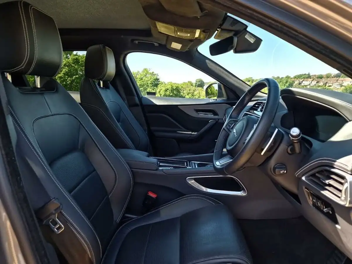 2020-jaguar-f-pace-20-i4d-chequered-flag-240ps-big-6