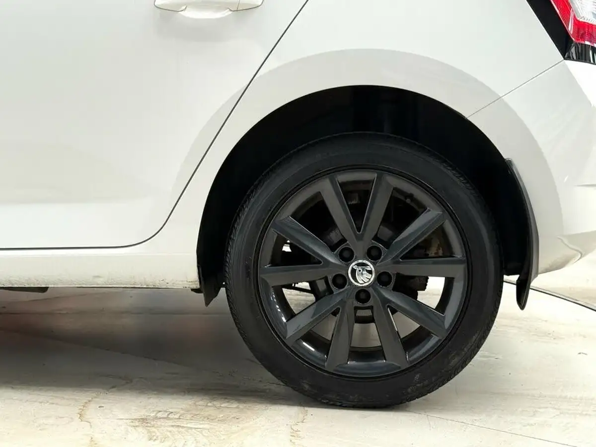 2016-skoda-fabia-12-tsi-colour-edition-big-11
