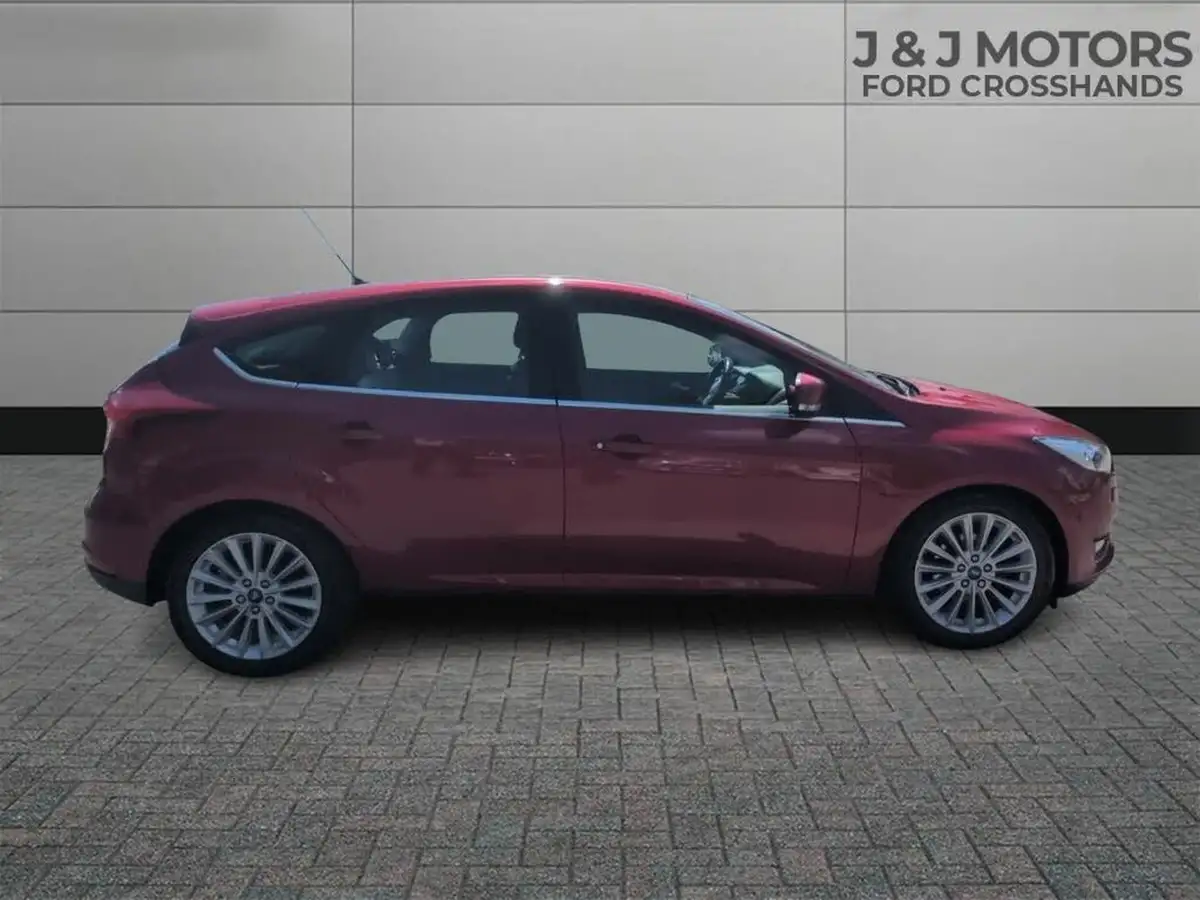 2015-ford-focus-15tdci-titanium-x-hatchback-big-7