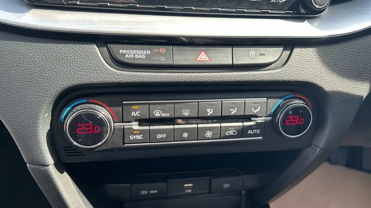 2022-kia-ceed-15-t-gdi-3-hatchback-big-13
