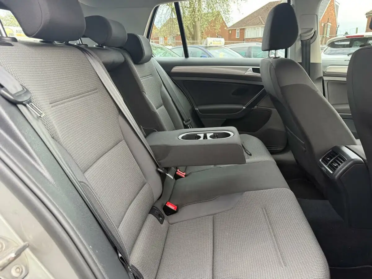 2015-volkswagen-golf-16tdi-match-105ps-bmt-ss-5d-big-28