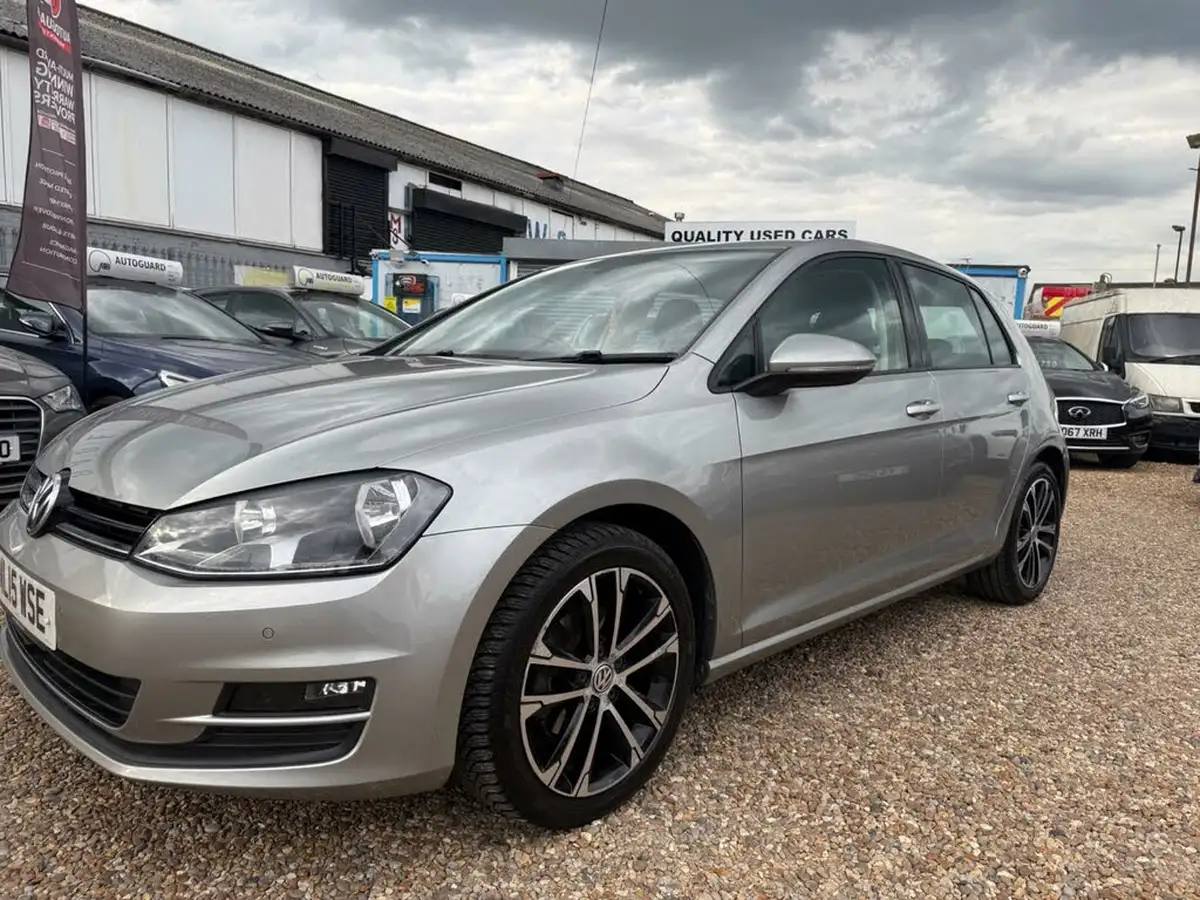 2015-volkswagen-golf-16tdi-match-105ps-bmt-ss-5d-big-4
