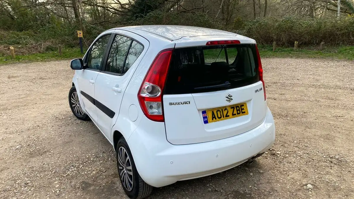 2012-suzuki-splash-10-sz2-big-10