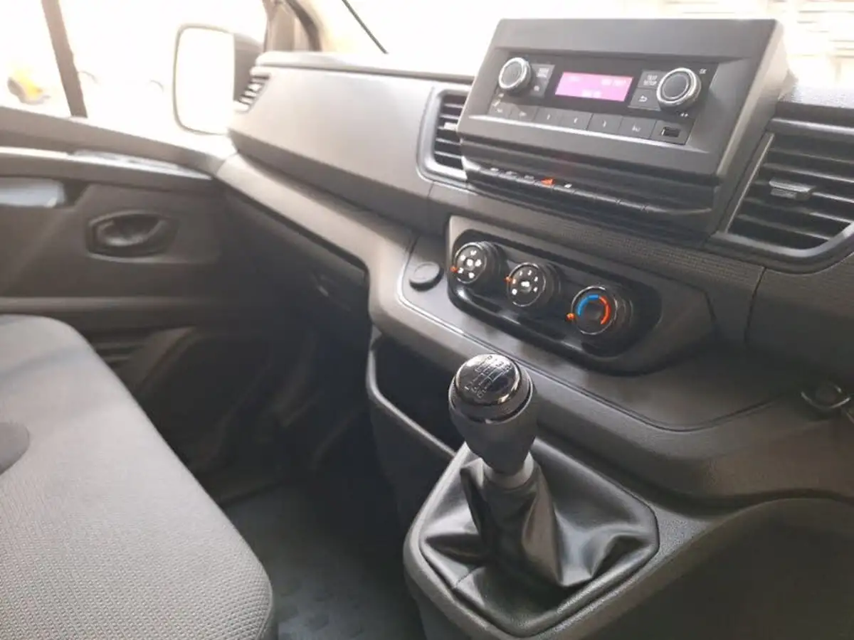 2022-renault-trafic-20dci-ll30-130-business-panel-big-10