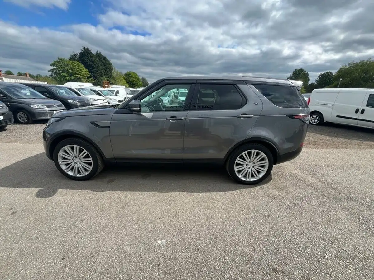2017-land-rover-discovery-30td6-se-259ps-awd-station-wagon-5d-auto-big-3