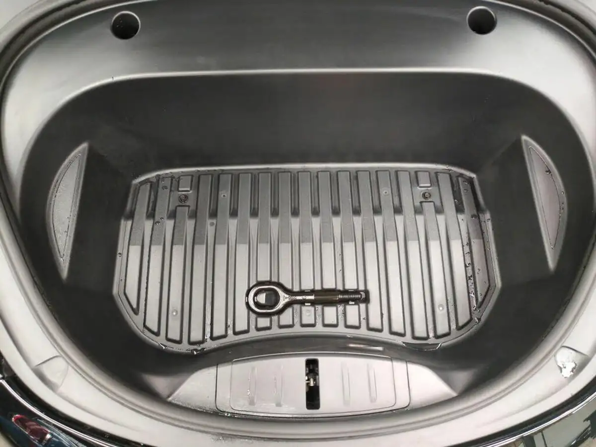2022-tesla-model-3-e-performance-big-38
