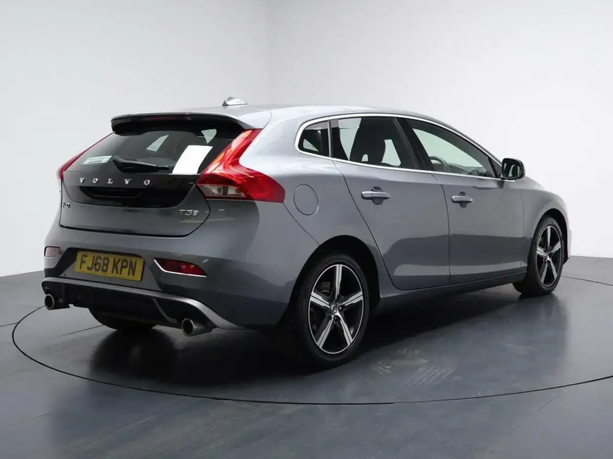 2018-volvo-v40-20-t3-r-design-nav-plus-big-11