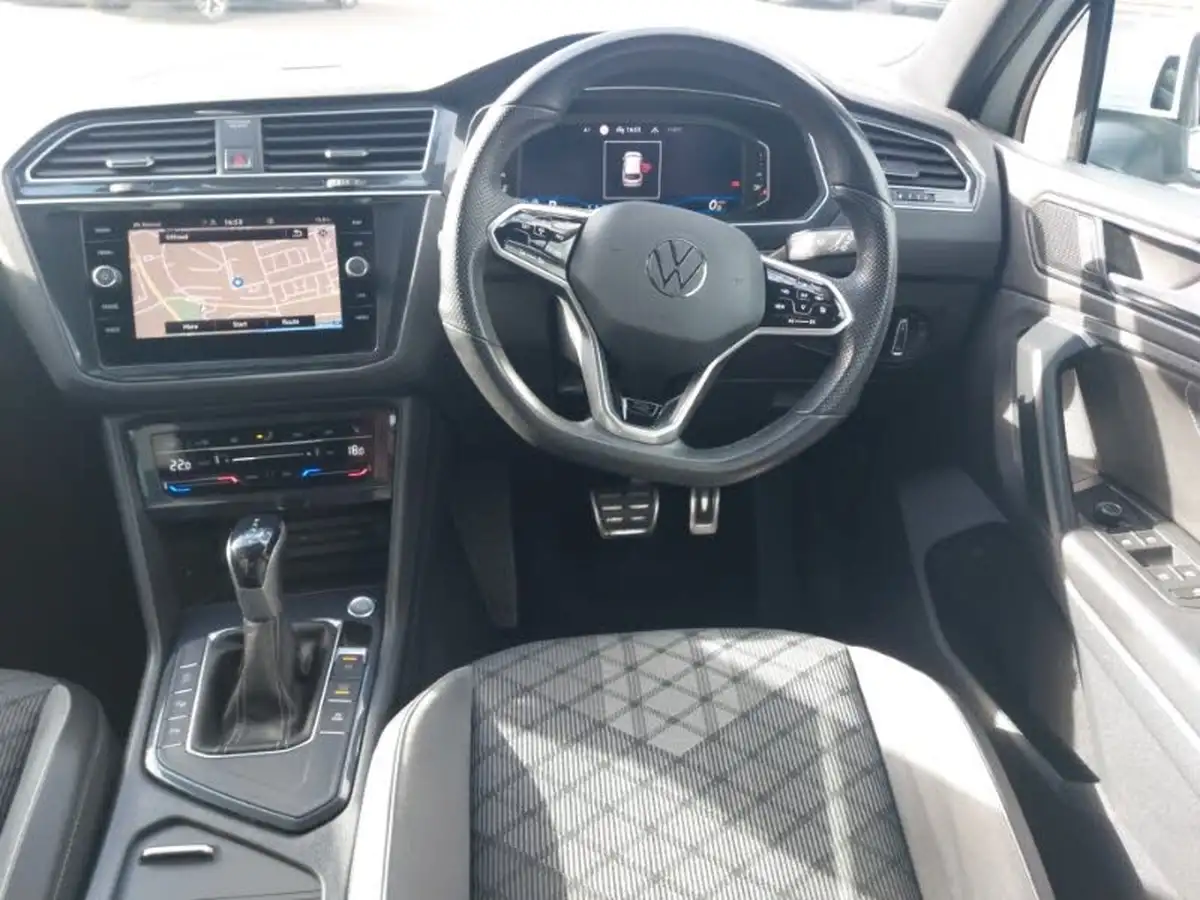 2020-volkswagen-tiguan-15-tsi-r-line-big-12