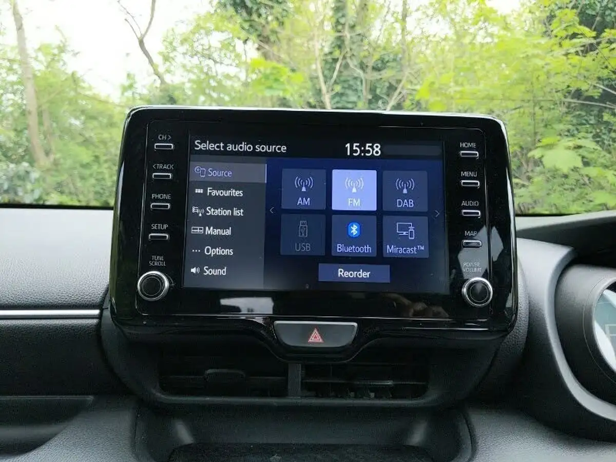 2022-toyota-yaris-15-vvt-i-design-big-14