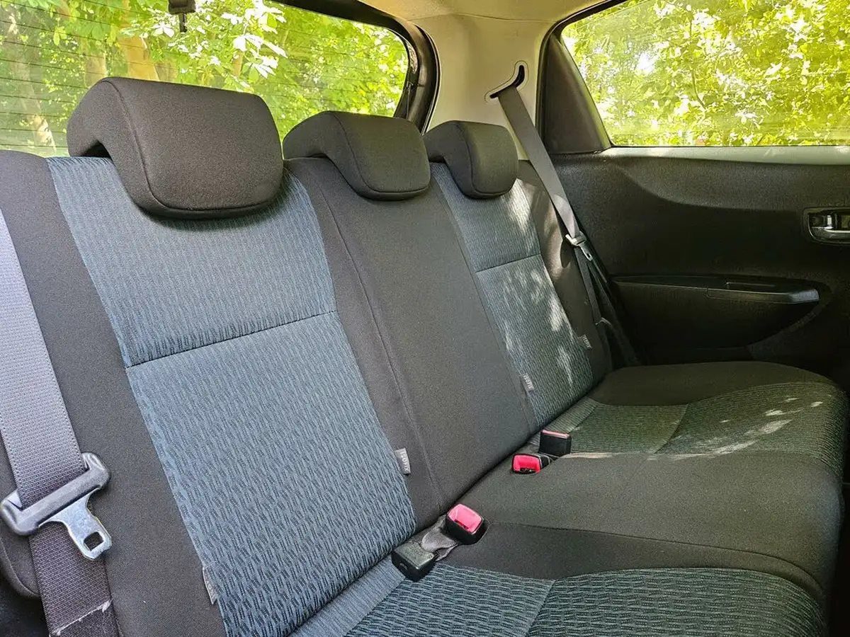 2012-toyota-yaris-133-tr-vvt-i-5d-big-29