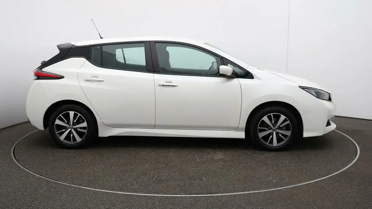 2021-nissan-leaf-e-acenta-big-47