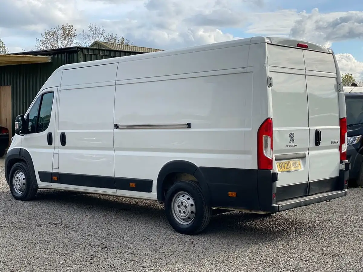 2020-peugeot-boxer-22-bluehdi-professional-435-l4-h2-big-4