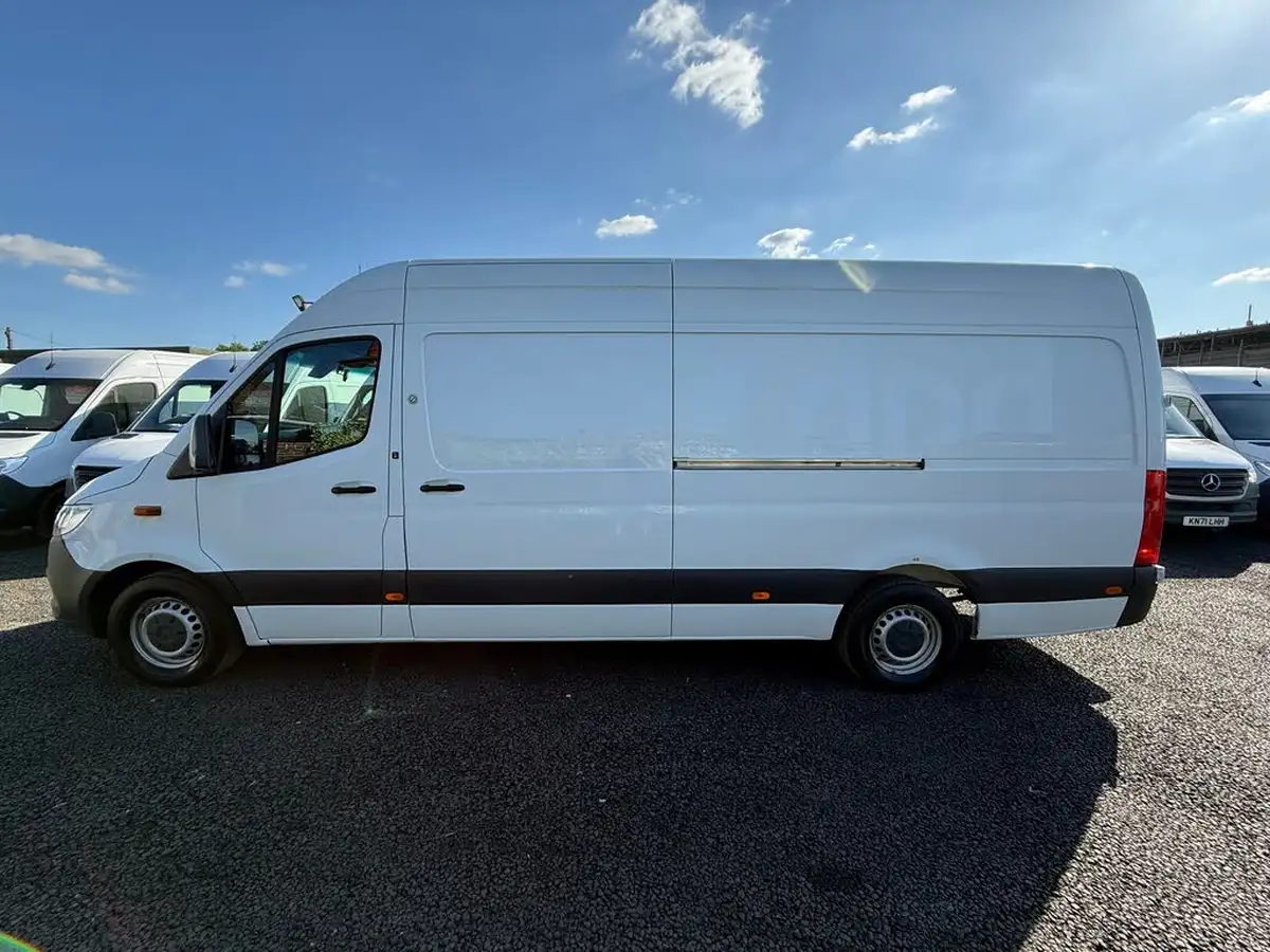 2018-mercedes-benz-sprinter-21cdi-311-l2h1-panel-van-rwd-eco-gear-360-big-9
