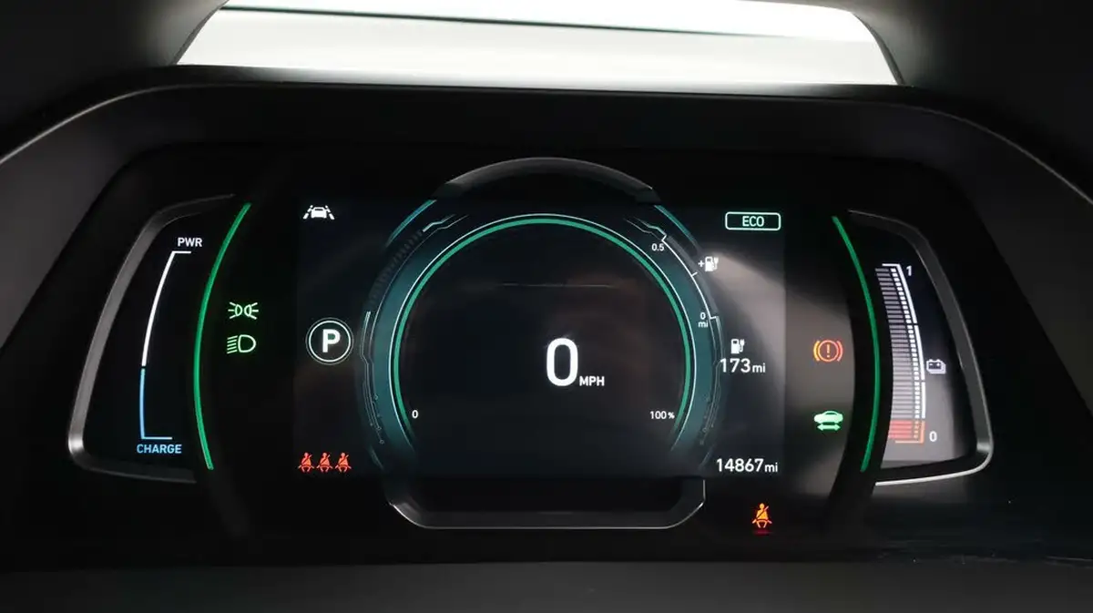 2022-hyundai-ioniq-e-premium-electric-big-10