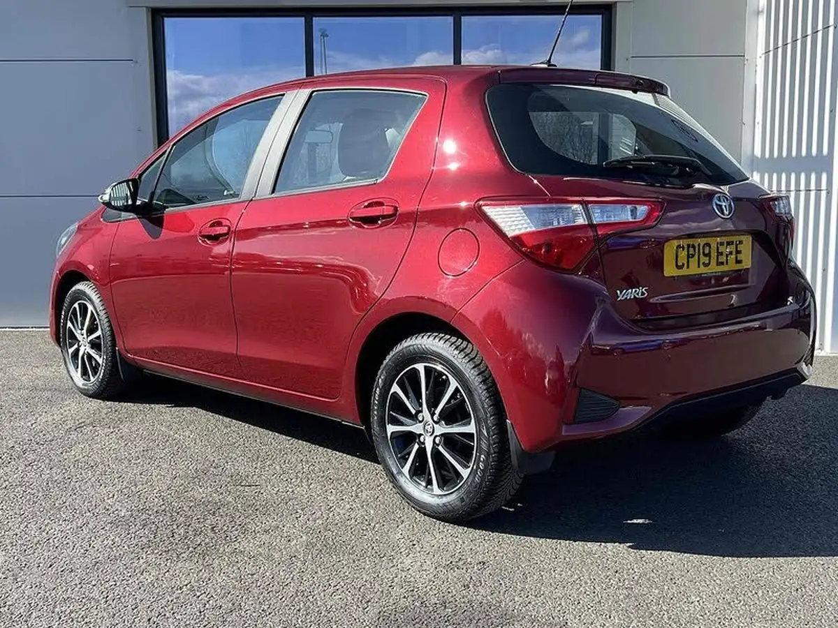 2019-toyota-yaris-15-vvt-i-icon-tech-111bhp-1496cc-big-15