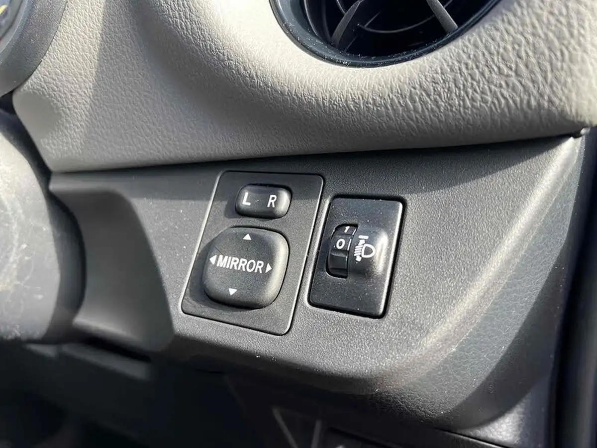 2019-toyota-yaris-15-vvt-i-icon-tech-111bhp-1496cc-big-43