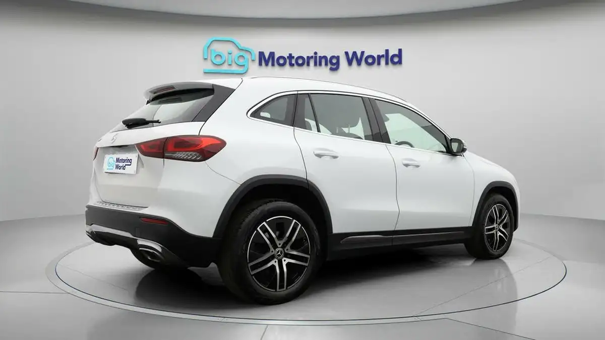 2021-mercedes-benz-gla-class-13-gla-200-sport-big-6