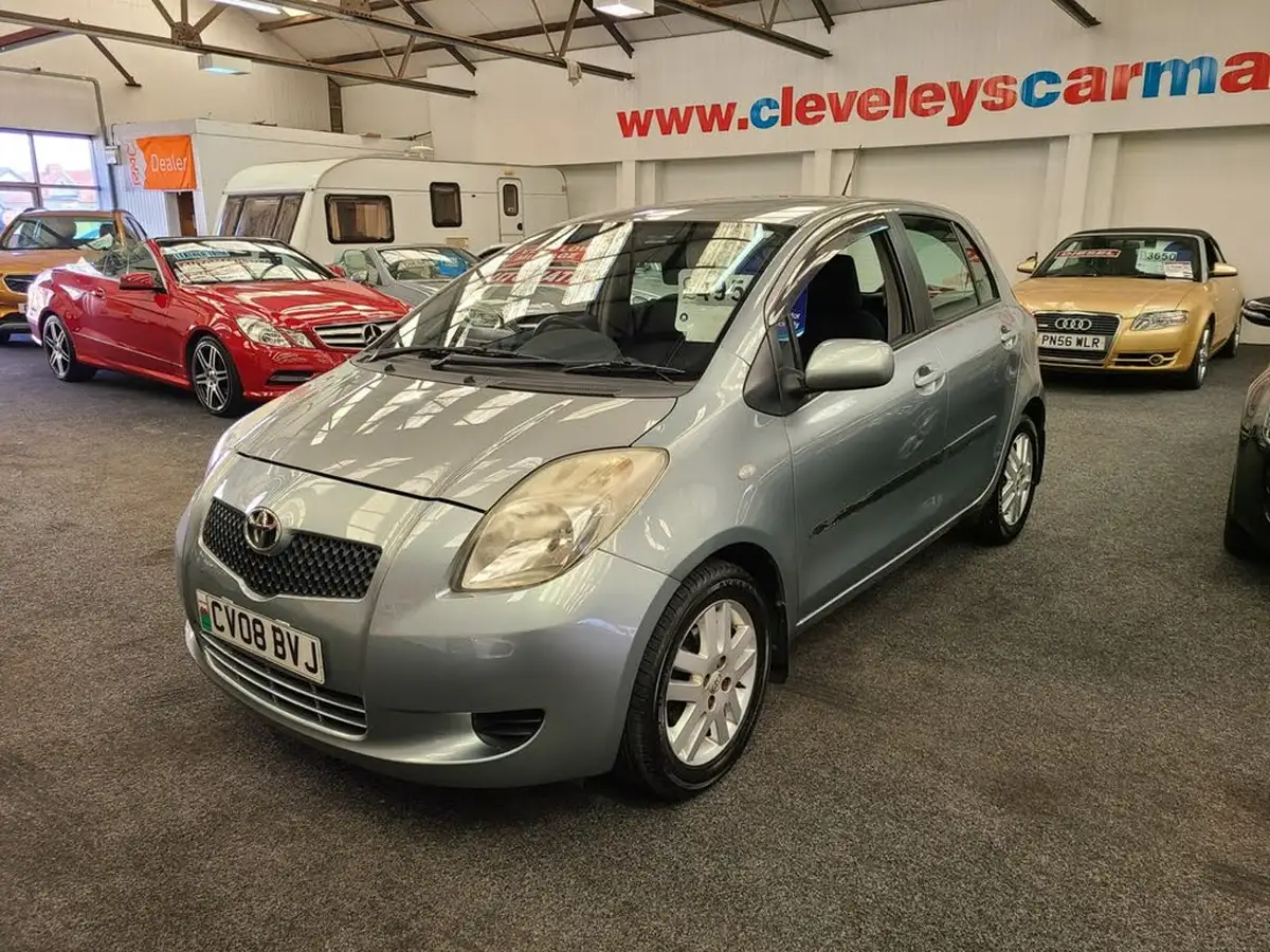 2008-toyota-yaris-13-tr-5d-mmt-big-3