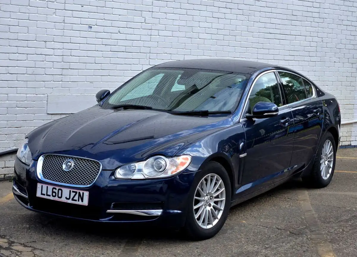 2010-jaguar-xf-30-luxury-big-33