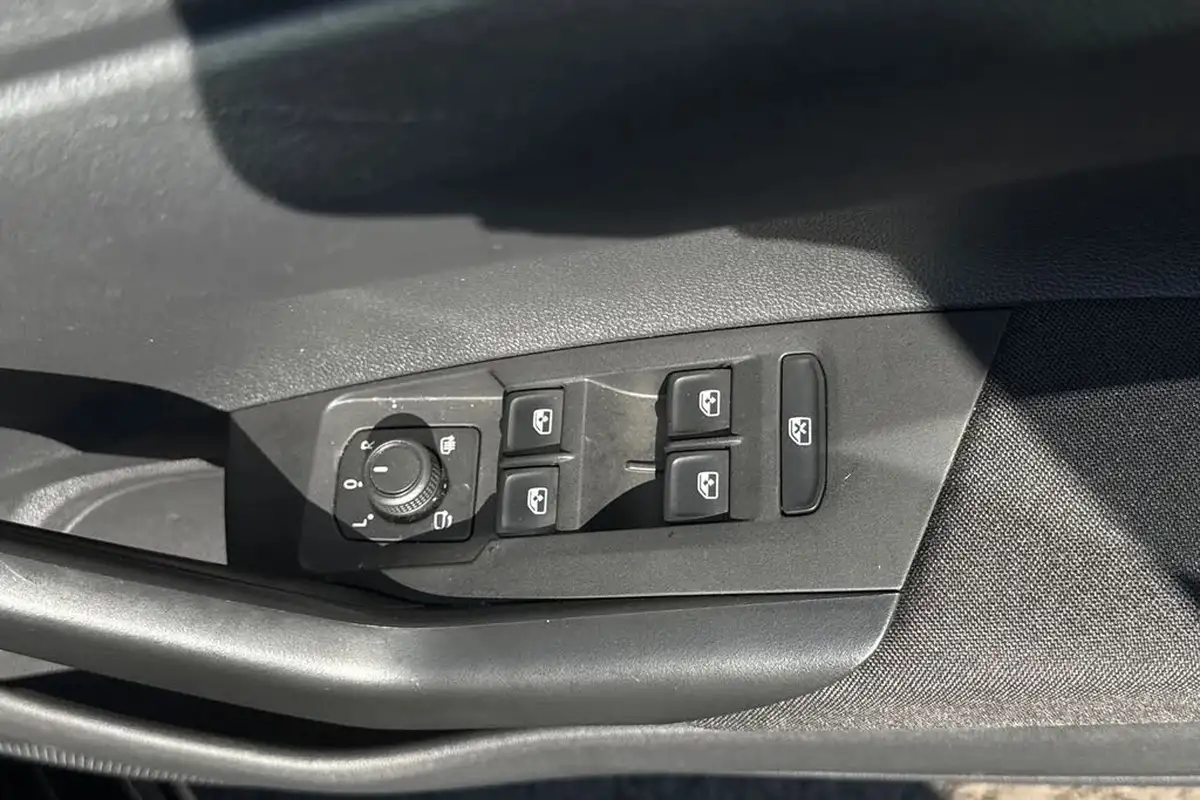 2024-volkswagen-polo-10-life-big-20