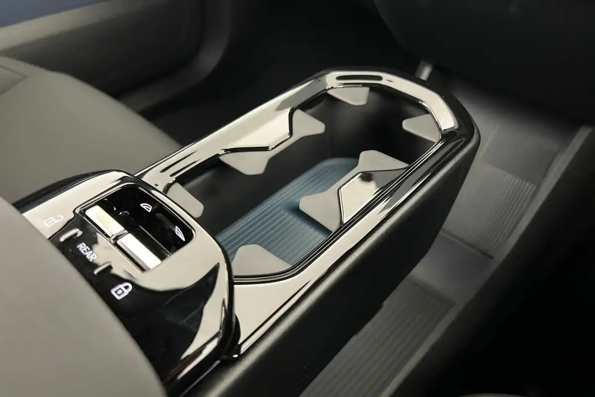 2024-volvo-ex30-e-single-motor-plus-extended-range-big-38