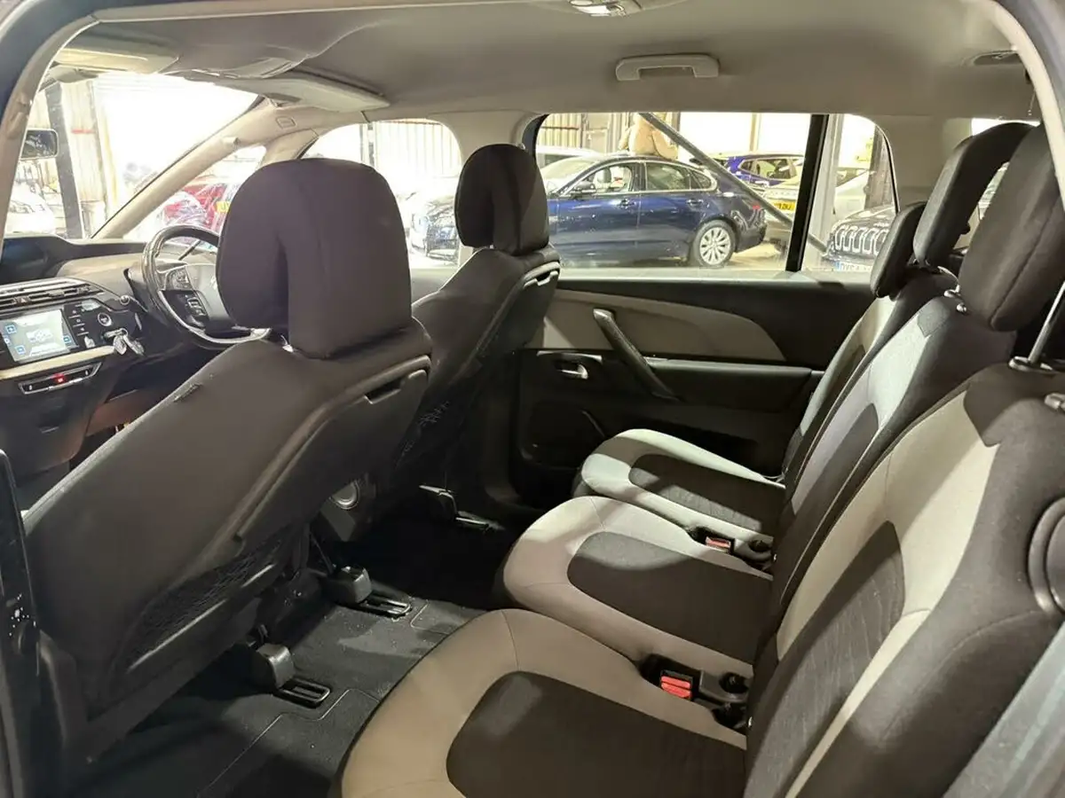 2015-citroen-grand-c4-picasso-16bluehdi-vtr-120ps-eat6-big-11