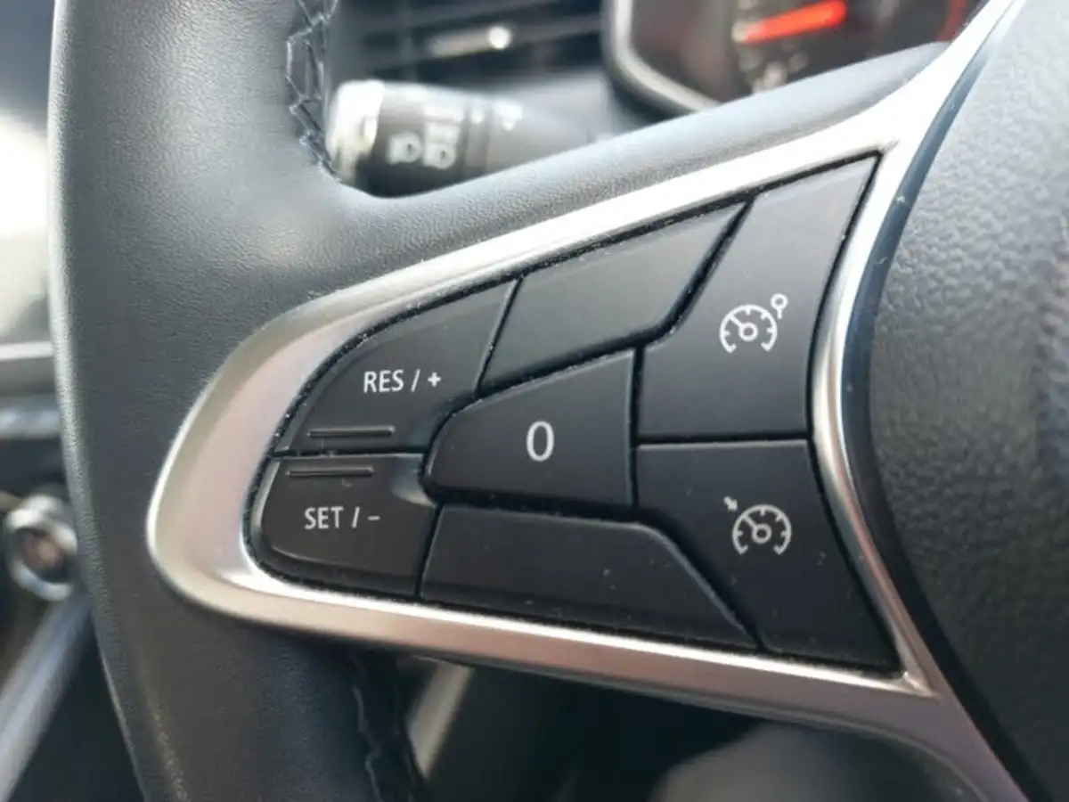 2021-renault-clio-10-tce-iconic-90ps-big-11