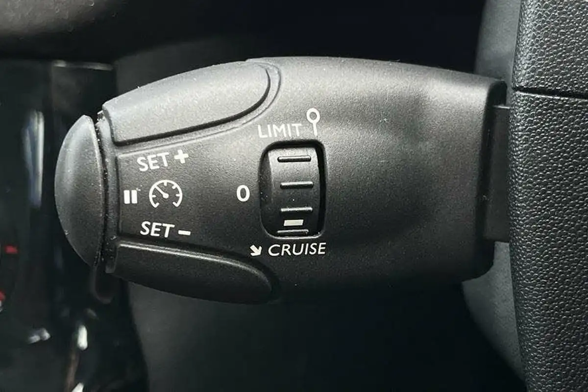 2015-citroen-c3-12-selection-big-24