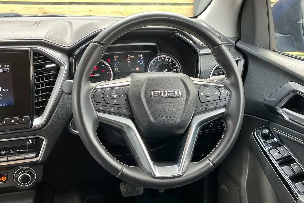 2024-isuzu-d-max-19td-dl40-auto-big-34