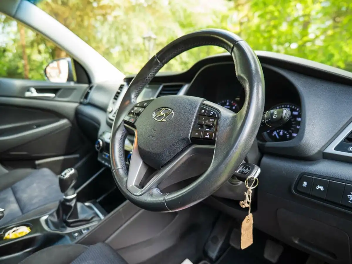 2018-hyundai-tucson-17crdi-blue-drive-se-nav-116ps-big-13