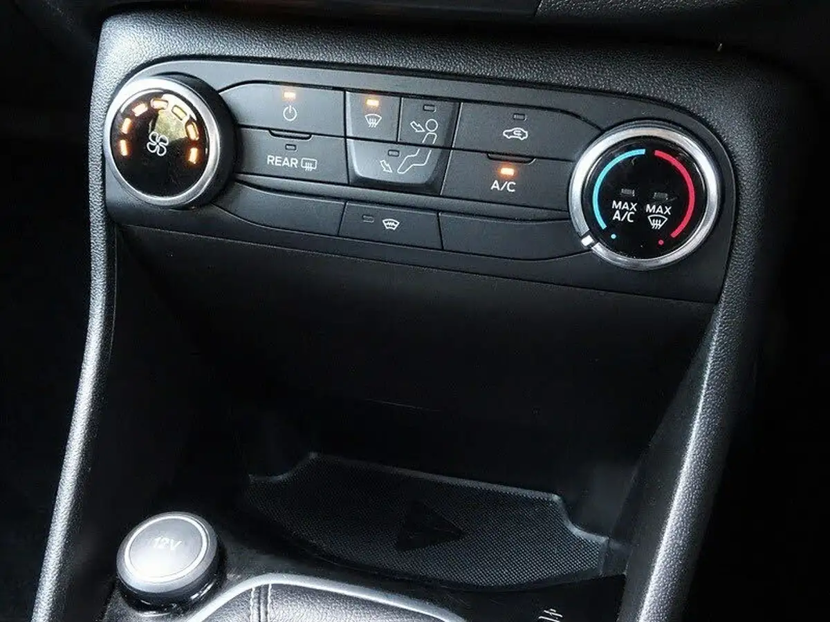 2018-ford-fiesta-10t-zetec-5d-big-24