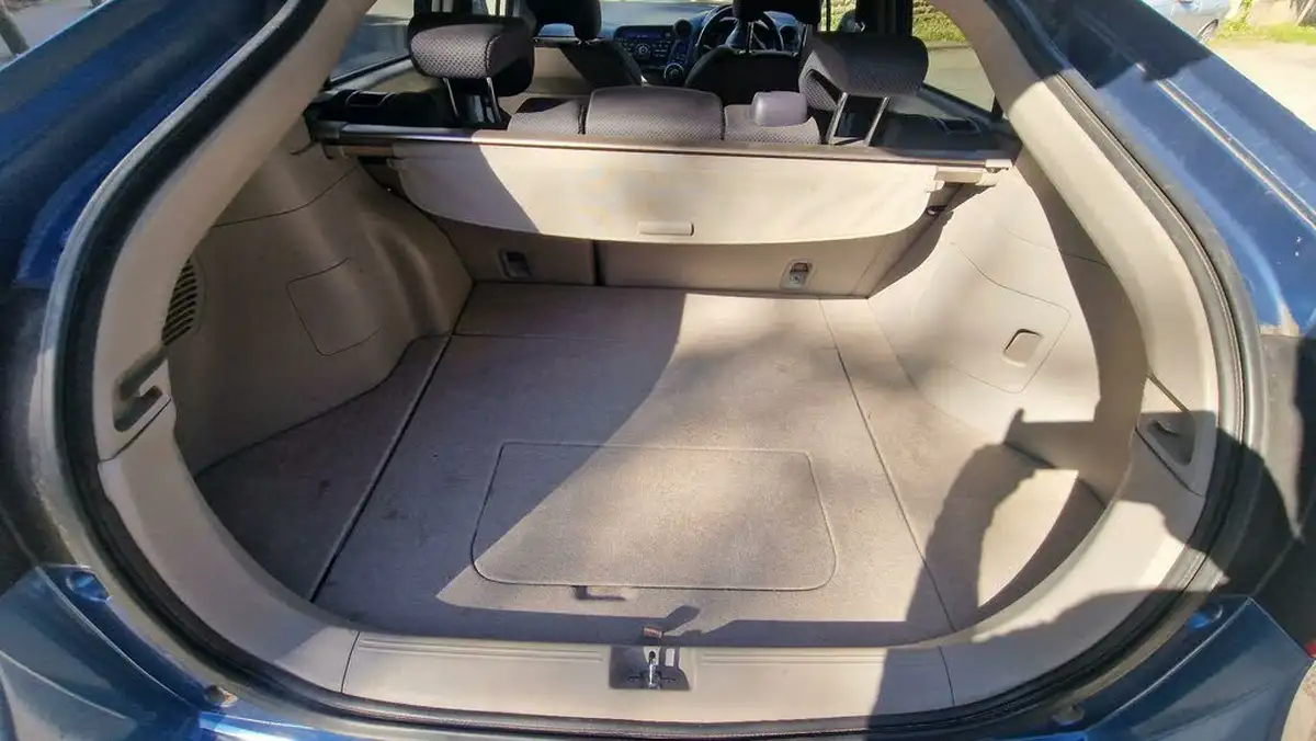 2010-honda-insight-13-es-big-10
