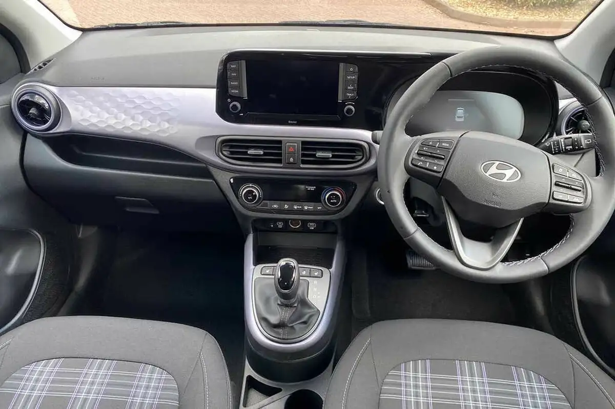 2025-hyundai-i10-10-premium-63ps-auto-big-11
