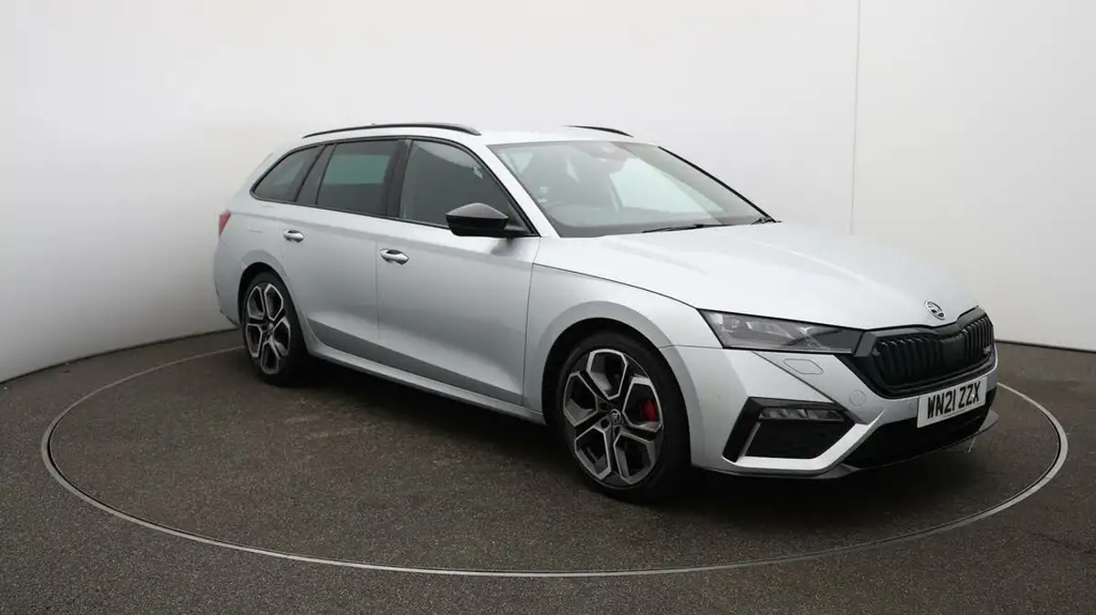 2021-skoda-octavia-20tdi-vrs-estate-big-44