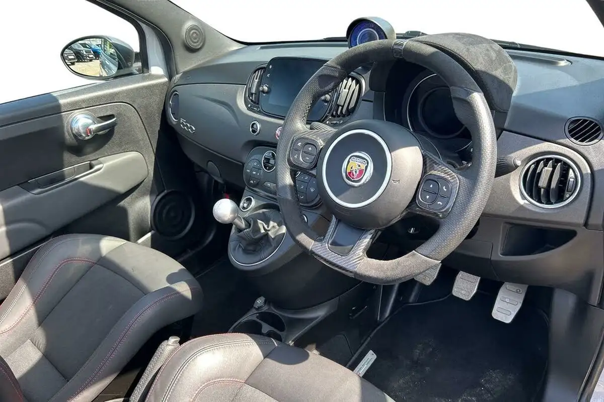 2023-abarth-695c-14-tjet-competizione-big-5