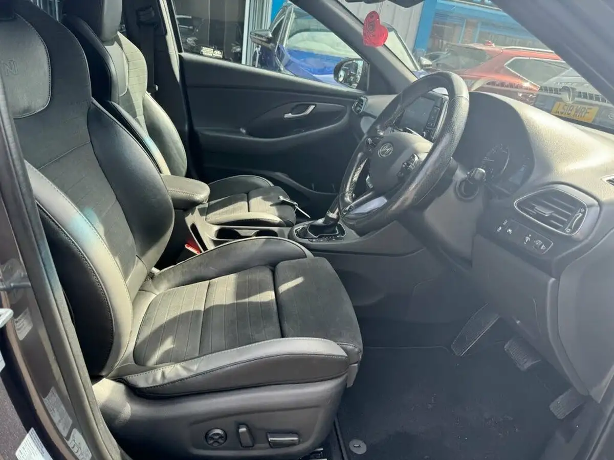 2019-hyundai-i30-14-t-gdi-n-line-nav-hatchback-dct-big-8