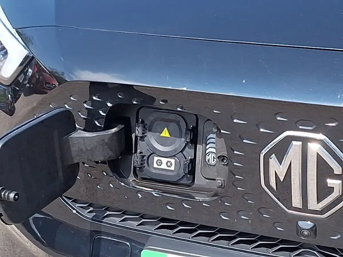 2024-mg-zs-suv-e-trophy-connect-ev-176ps-big-12