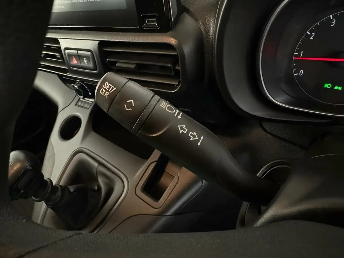 2021-vauxhall-combo-life-12i-edition-big-41
