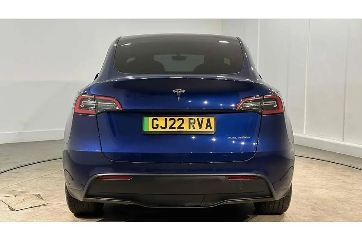 2022-tesla-model-y-e-long-range-big-9