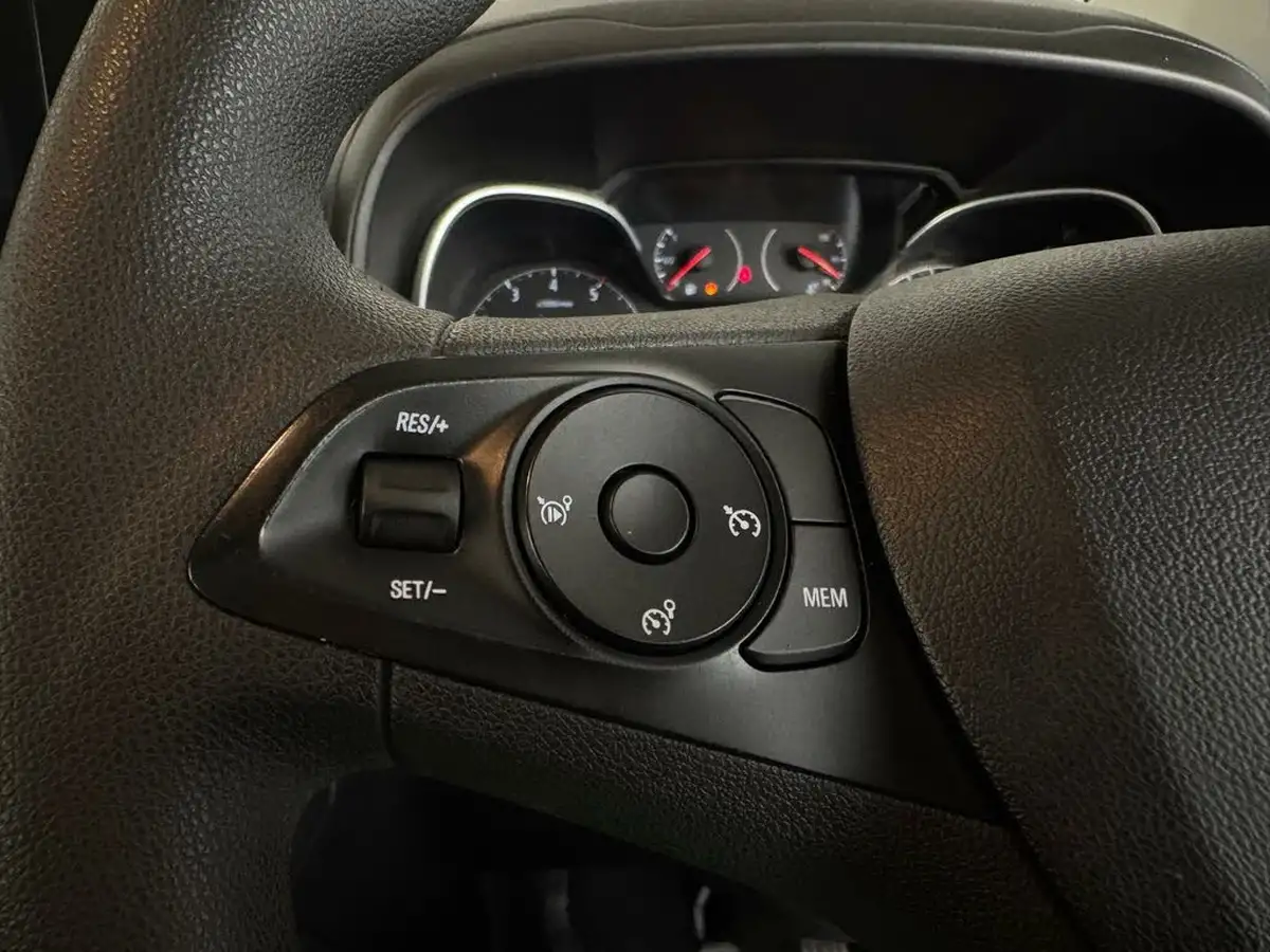 2021-vauxhall-combo-life-12i-edition-big-17