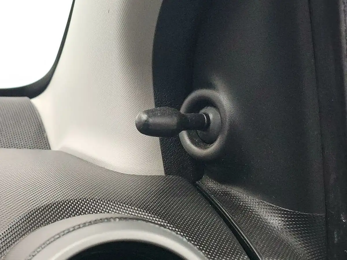 2013-toyota-aygo-10-aygo-fire-5d-big-73