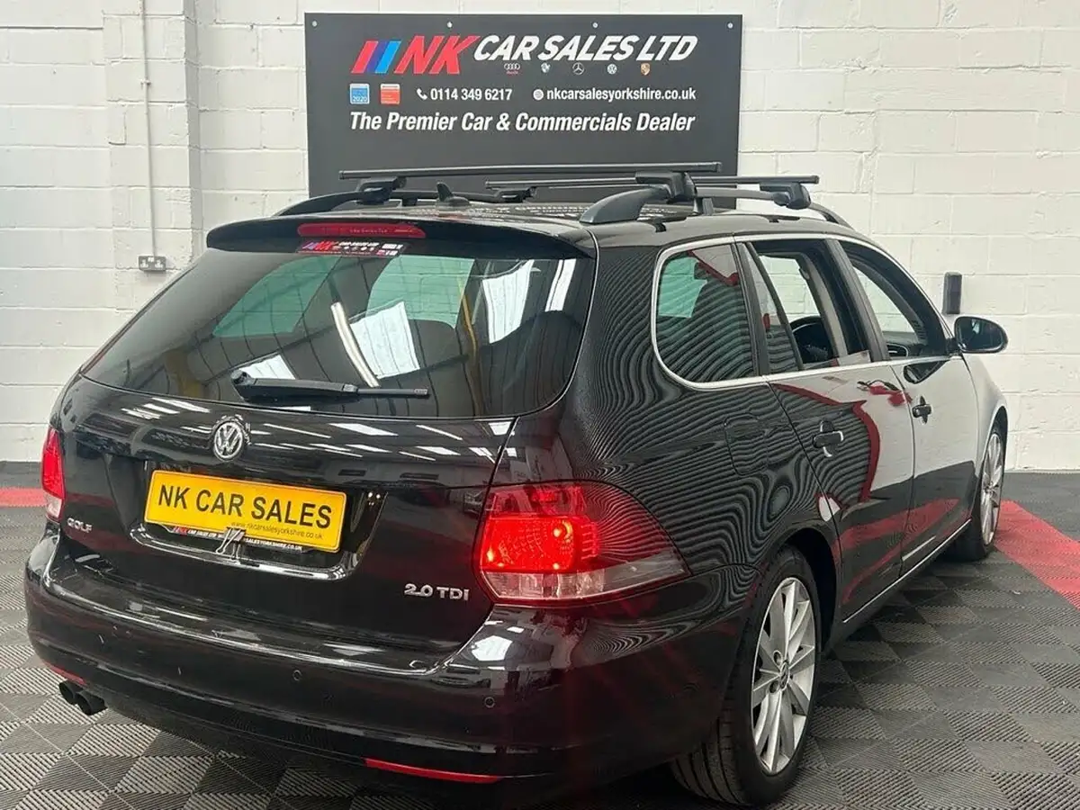 2012-volkswagen-golf-20td-sportline-big-2