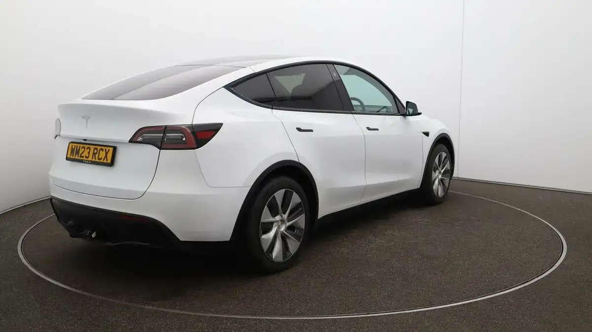 2023-tesla-model-y-e-rwd-big-52