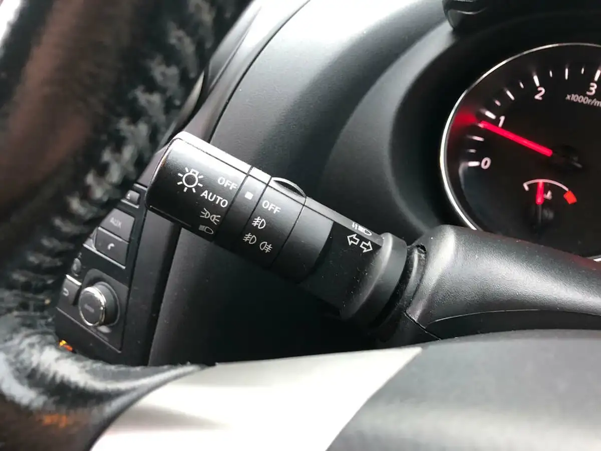 2012-nissan-qashqai-15td-acenta-big-24