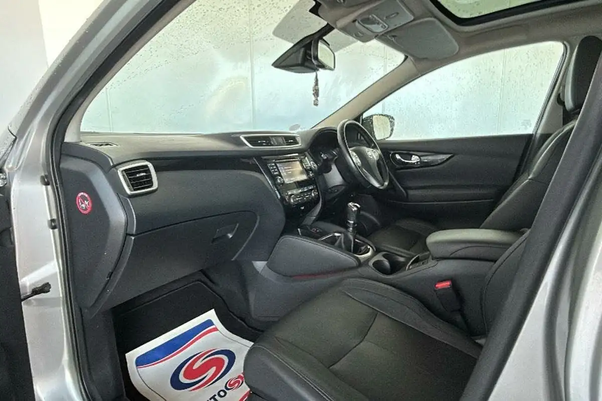 2015-nissan-qashqai-16-tekna-big-13