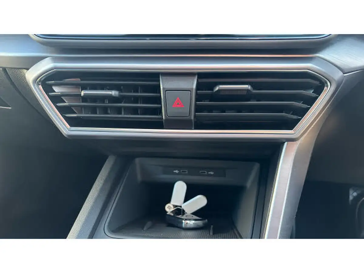 2025-seat-leon-15-e-hybrid-fr-black-edition-hatchback-big-25