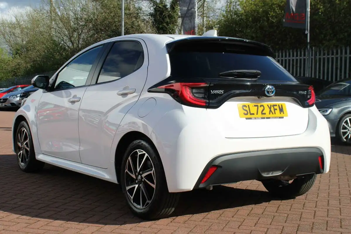2022-toyota-yaris-15-vvt-i-design-big-6
