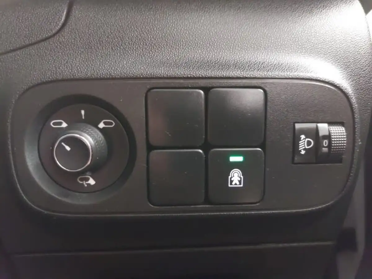 2021-citroen-c3-12-puretech-shine-83ps-big-18