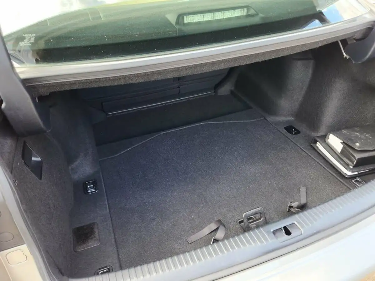 2014-lexus-is-300h-25-premier-big-9