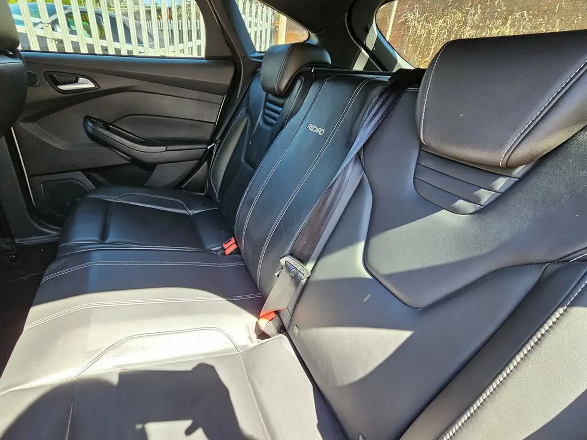 2017-ford-focus-20t-st3-hatchback-big-14